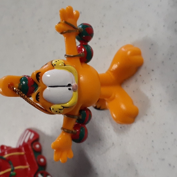 🎄 Lot of 4 Garfield Ornaments w/Russell Stover Tree Box - Picture 3 of 6